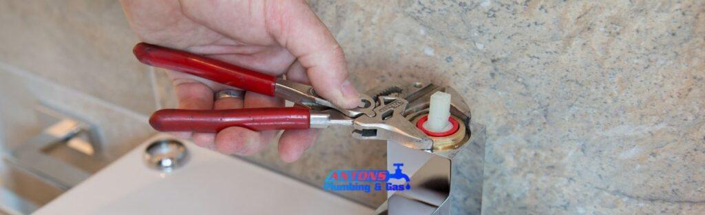 24 Hour Plumber Near You: First Steps for Burst Pipes, Gas Smells & No Hot Water