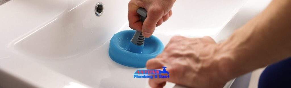 Can Oil Clog a Sink? What Plumbers Wish You Knew