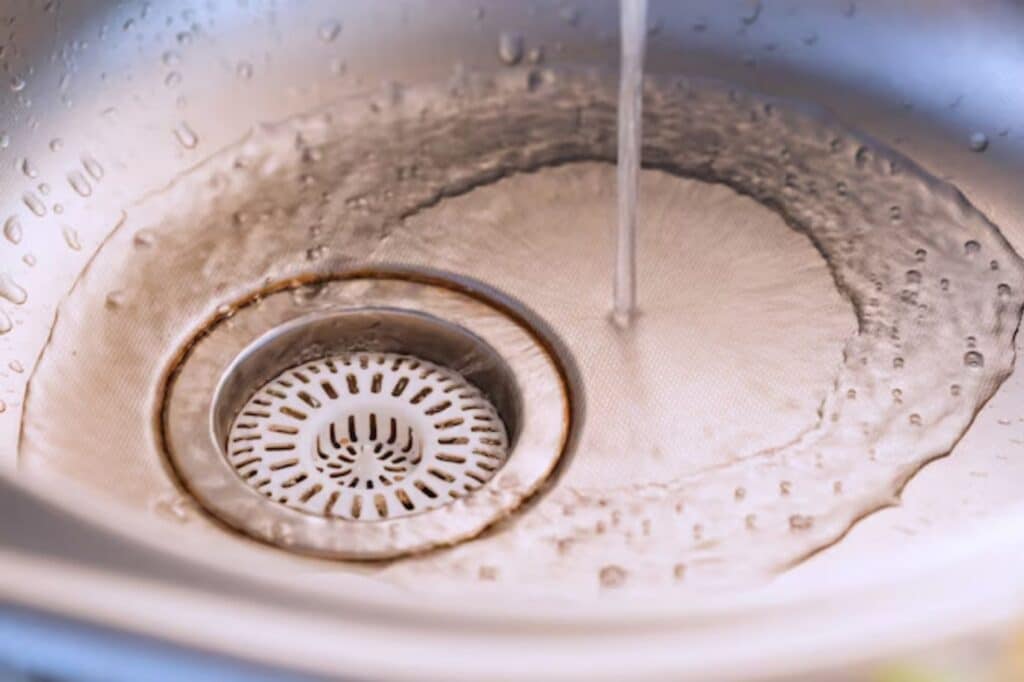 Signs That Oil Has Already Clogged Your Sink